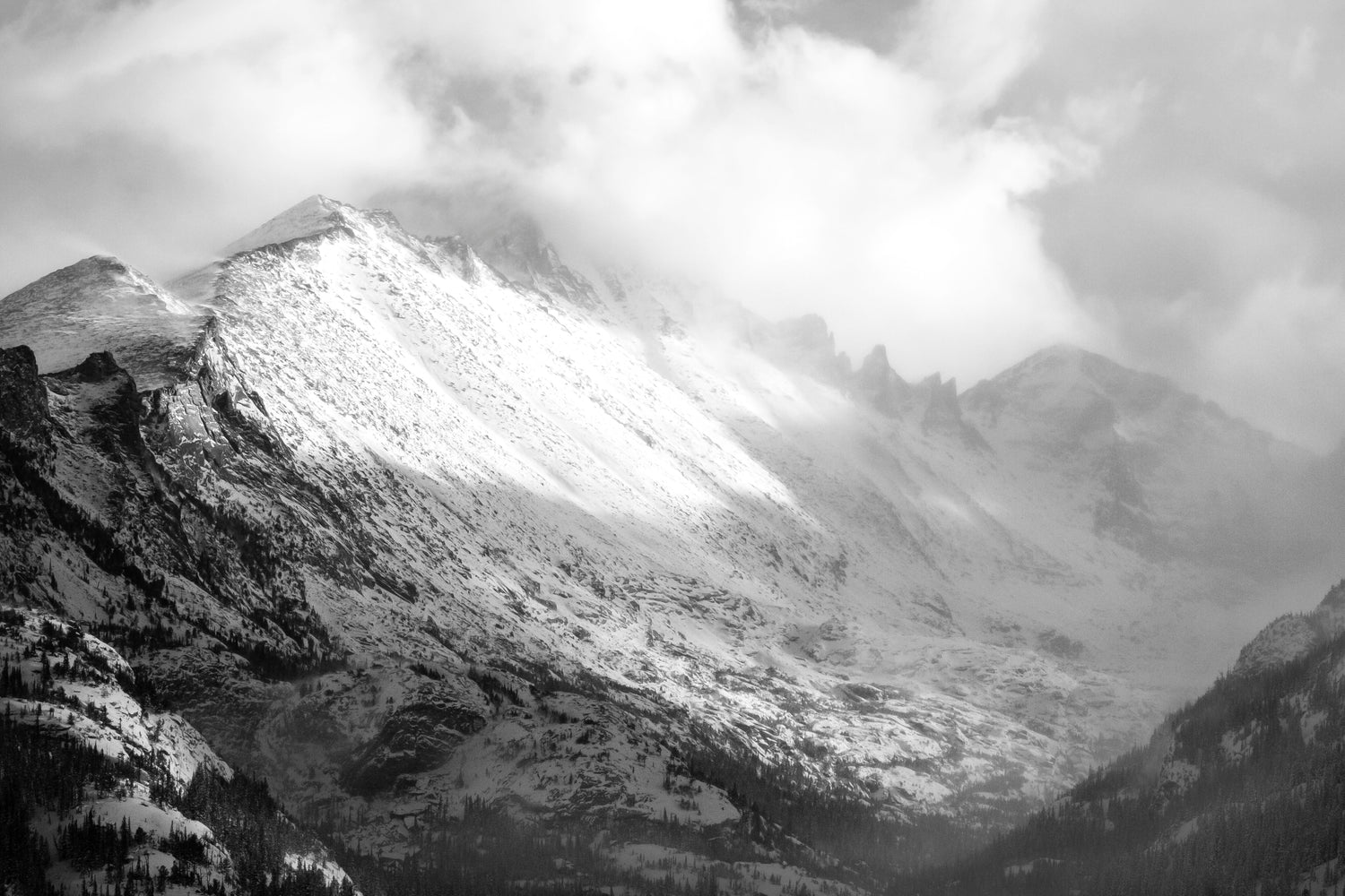 B_W_Snowy_Mountains.jpg